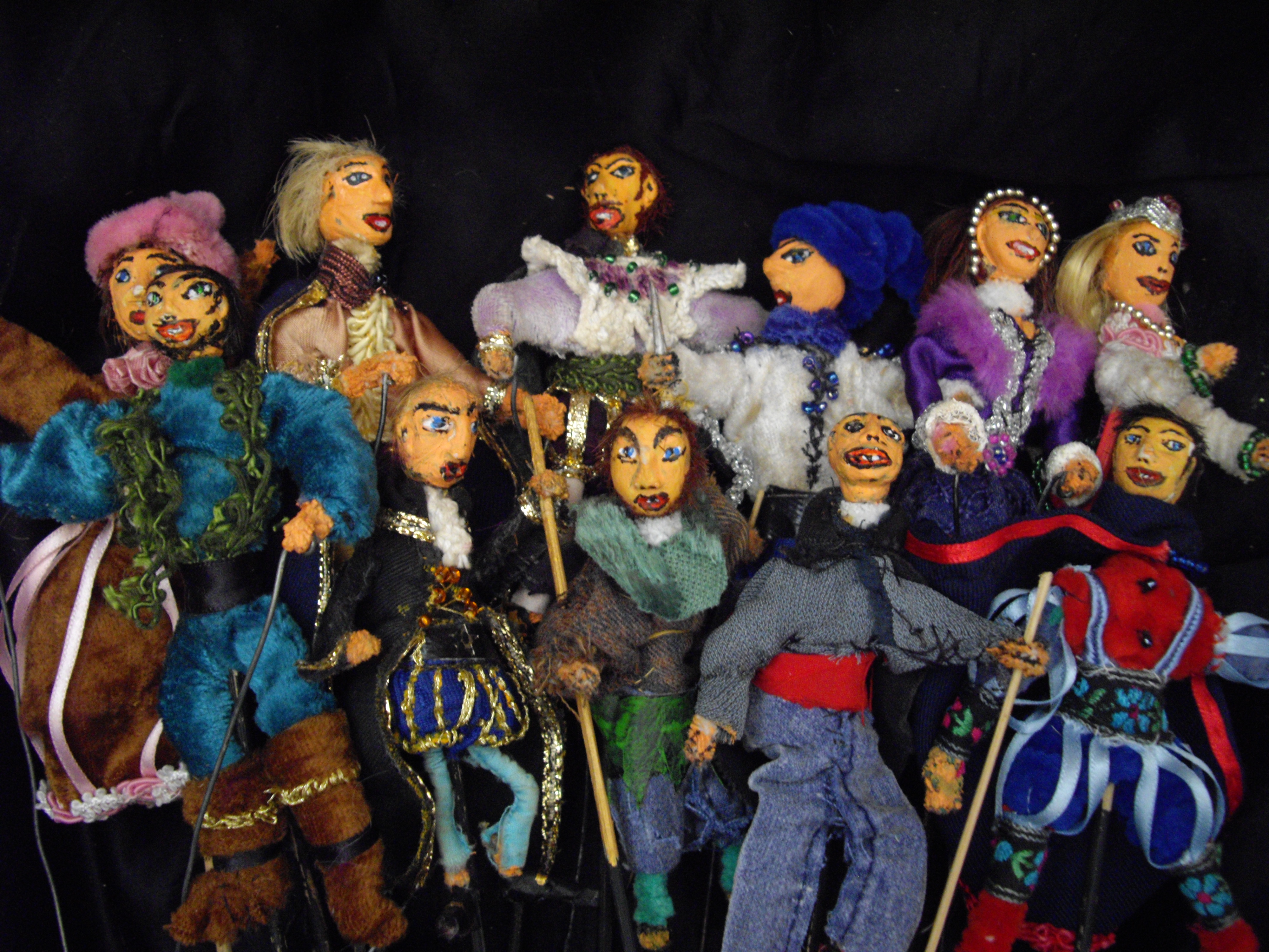 Cast of Worlds Smallest Puppet Shakespeare production of Taming of the Shrew by Ricardo Rusch