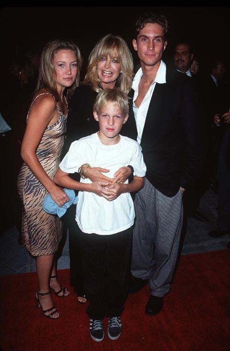 Goldie Hawn, Kate Hudson, Oliver Hudson and Wyatt Russell at event of The First Wives Club (1996)