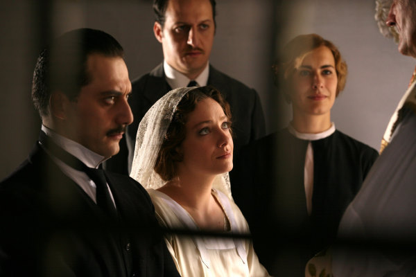 Still of Giovanna Mezzogiorno, Fausto Russo Alesi, Filippo Timi and Francesca Picozza in Vincere (2009)