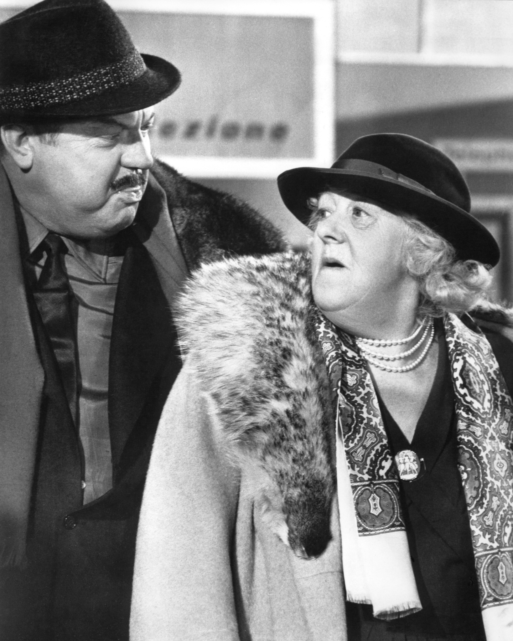 Still of Orson Welles and Margaret Rutherford in The V.I.P.s (1963)