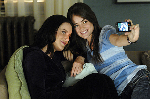 Still of Michelle Ryan and Lucy Hale in Bionic Woman (2007)