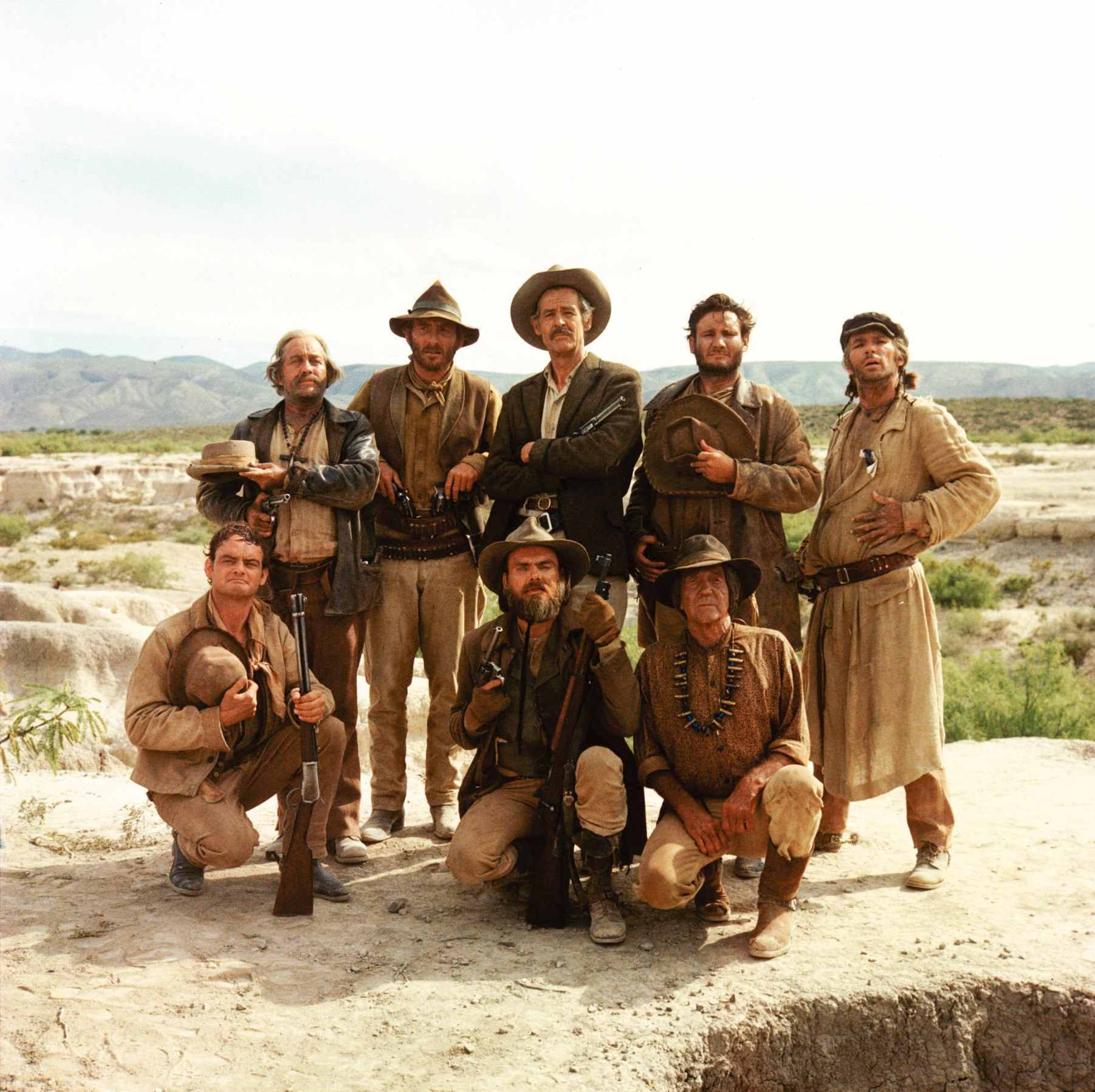 Still of Strother Martin and Robert Ryan in The Wild Bunch (1969)