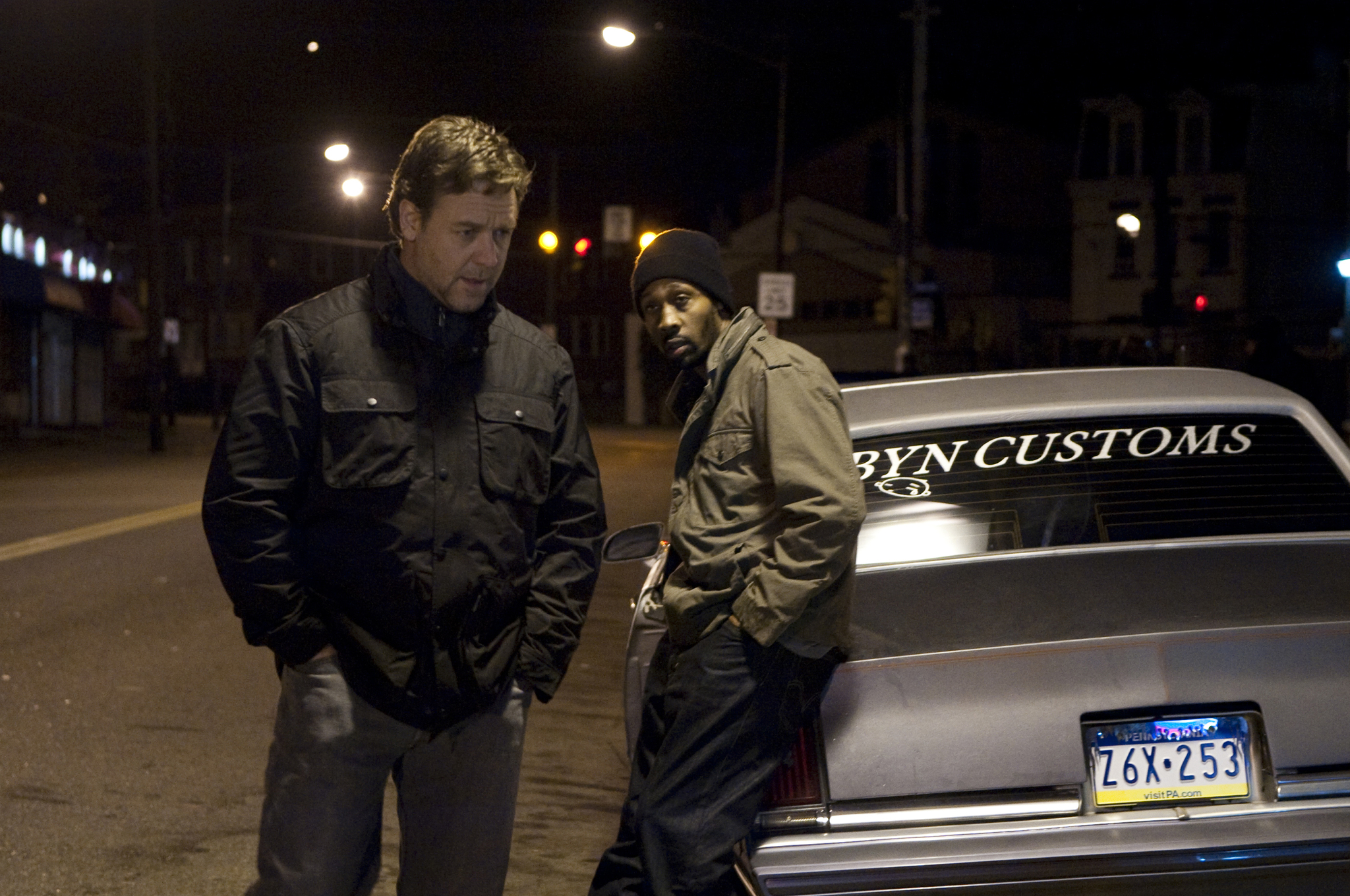 Still of Russell Crowe and RZA in Trys itemptos dienos (2010)