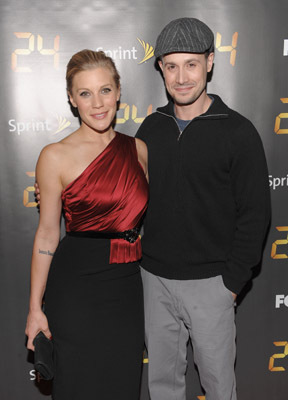 Freddie Prinze Jr. and Katee Sackhoff at event of 24 (2001)