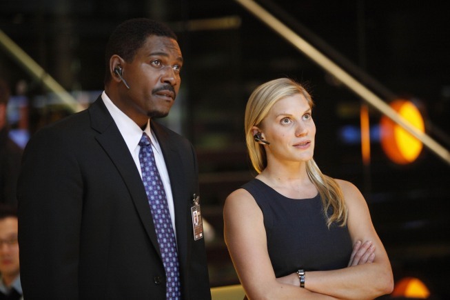 Still of Katee Sackhoff and Mykelti Williamson in 24 (2001)