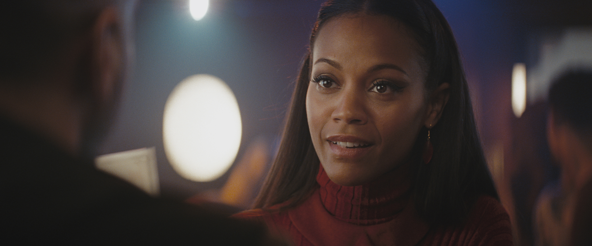 Still of Zoe Saldana in Zvaigzdziu kelias (2009)