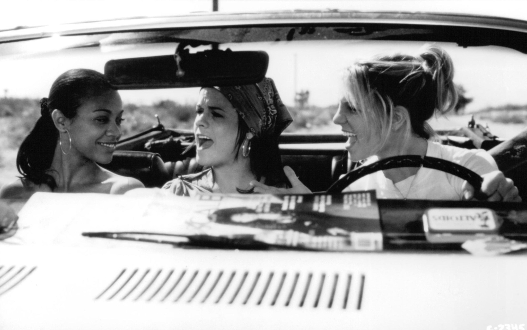 Still of Britney Spears, Taryn Manning and Zoe Saldana in Crossroads (2002)