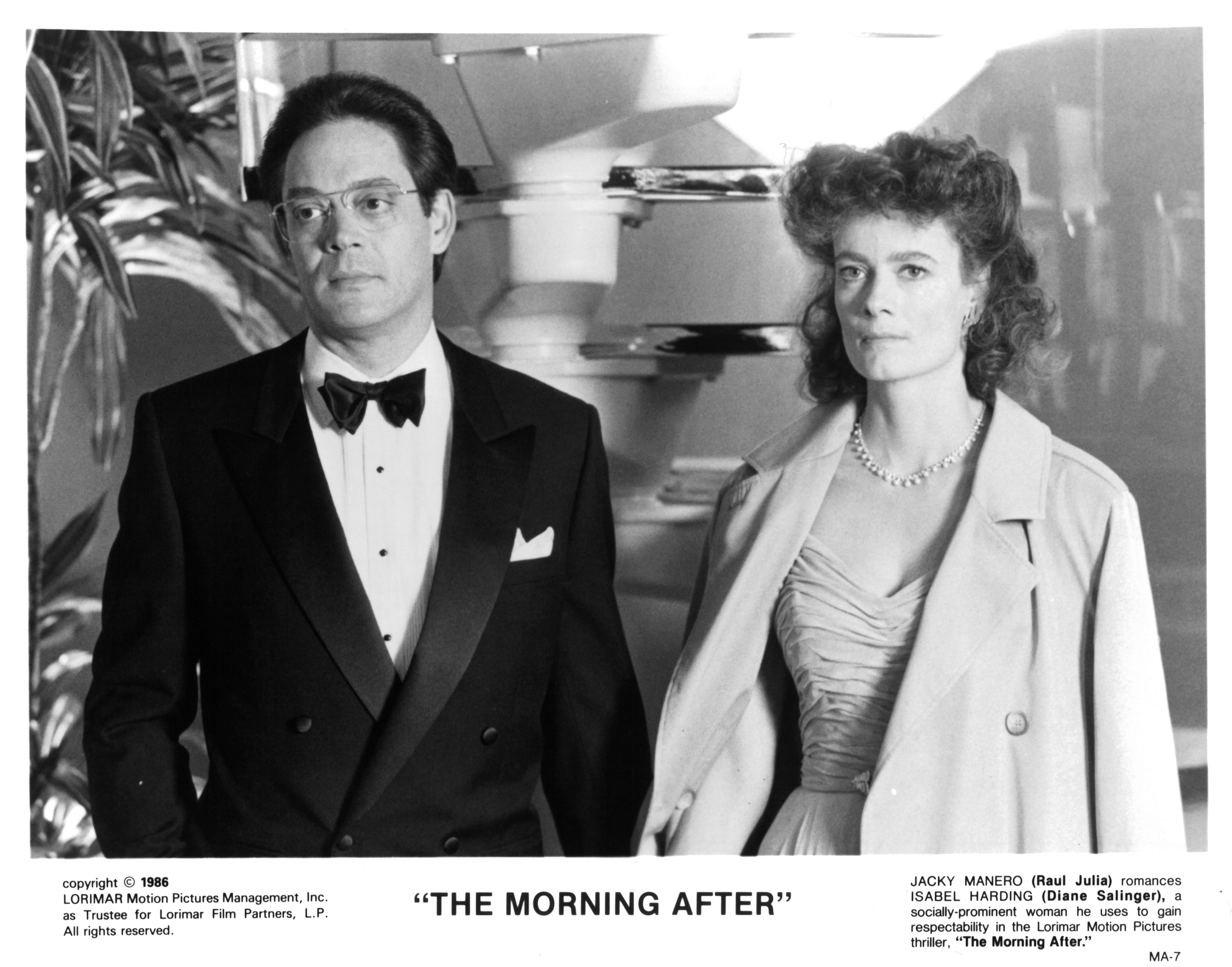 Still of Raul Julia and Diane Salinger in The Morning After (1986)