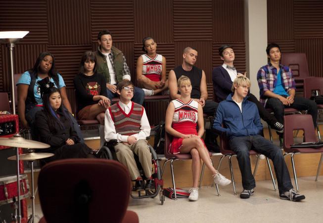 Still of Lea Michele, Naya Rivera, Mark Salling, Cory Monteith, Kevin McHale, Chris Colfer, Jenna Ushkowitz, Amber Riley and Chord Overstreet in Glee (2009)