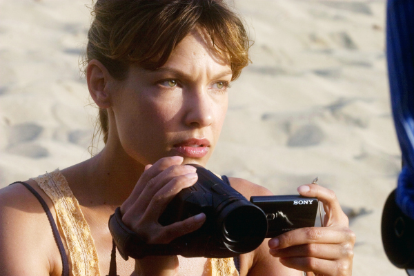 Still of Kiele Sanchez in A Perfect Getaway (2009)