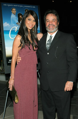 Pedro Muñiz and Roselyn Sanchez at event of Cayo (2005)