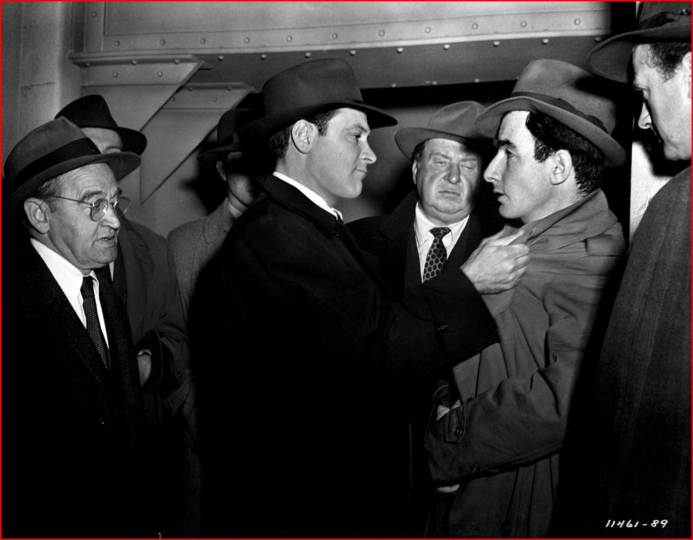 Still of William Holden, Barry Fitzgerald and Ralph Sanford in Union Station (1950)