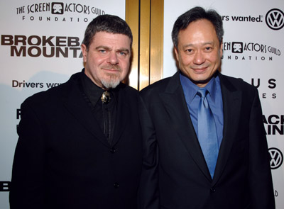 Ang Lee and Gustavo Santaolalla at event of Kuprotas kalnas (2005)