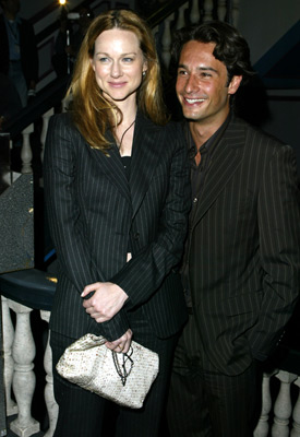 Laura Linney and Rodrigo Santoro at event of Carandiru (2003)