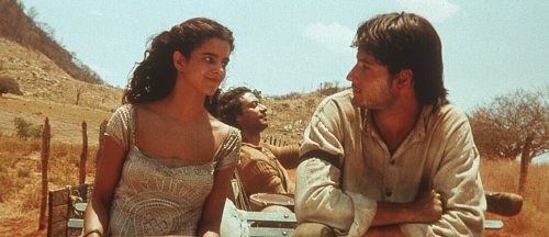 Still of Rodrigo Santoro, Luiz Carlos Vasconcelos and Flavia Marco Antonio in Abril Despedaçado (2001)