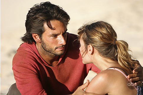 Still of Kiele Sanchez and Rodrigo Santoro in Dinge (2004)