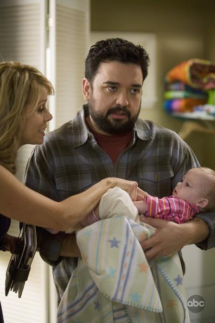Still of Cheryl Hines and Horatio Sanz in In the Motherhood (2009)