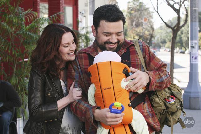 Still of Megan Mullally and Horatio Sanz in In the Motherhood (2009)