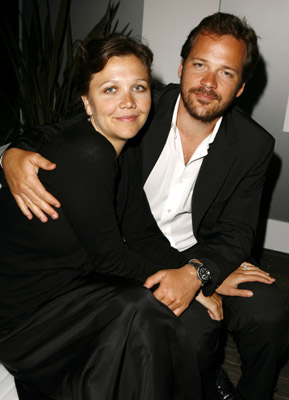 Maggie Gyllenhaal and Peter Sarsgaard at event of Paris, je t'aime (2006)