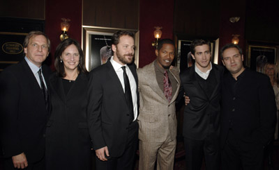 Jamie Foxx, Sam Mendes, Lucy Fisher, Jake Gyllenhaal, Peter Sarsgaard and Douglas Wick at event of Jarhead (2005)
