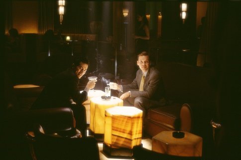 Still of John Leguizamo and Peter Sarsgaard in Empire (2002)
