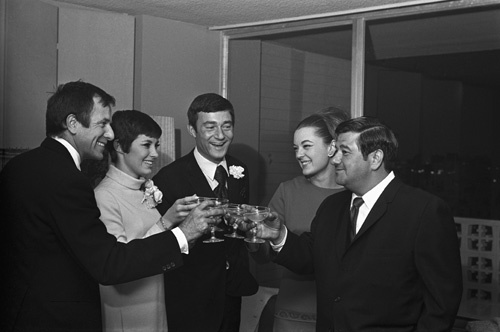 Vidal Sassoon and Beverly Adams on their wedding day (Buddy Hackett also pictured)