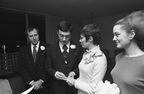 Vidal Sassoon and Beverly Adams on their wedding day