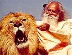 Sri Swami Satchidananda and Arthur,the emblematic MGM Lion.