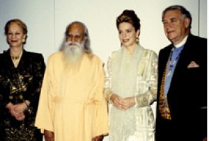 Sri Swami Satchidananda with Ms Boutros Ghali,Queen Noor of Jordon, Rev. John Morton, presented with Temple of Understanding Juliet Hollister Award, United Nations, 1994.