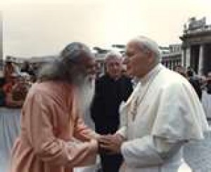 HH Sri Swami Satchidananda with HH Pope John Paul II at the Vatican.