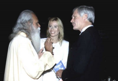Sri Swamiji with Ted Turner at Soviet/American Citizen's Summit, Washington DC. (1988)