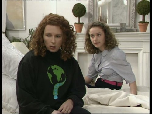 Still of Jennifer Saunders and Julia Sawalha in Absolutely Fabulous (1992)
