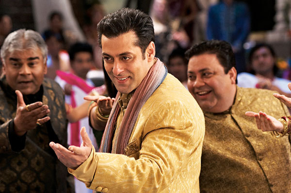Still of Salman Khan, Manoj Pahwa and Sharat Saxena in Ready (2011)