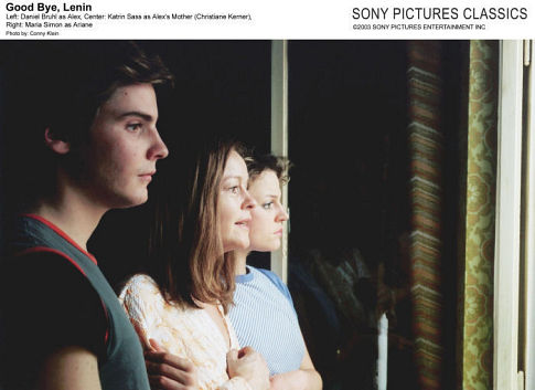 Still of Daniel Brühl, Katrin Saß and Maria Simon in Sudie, Leninai! (2003)