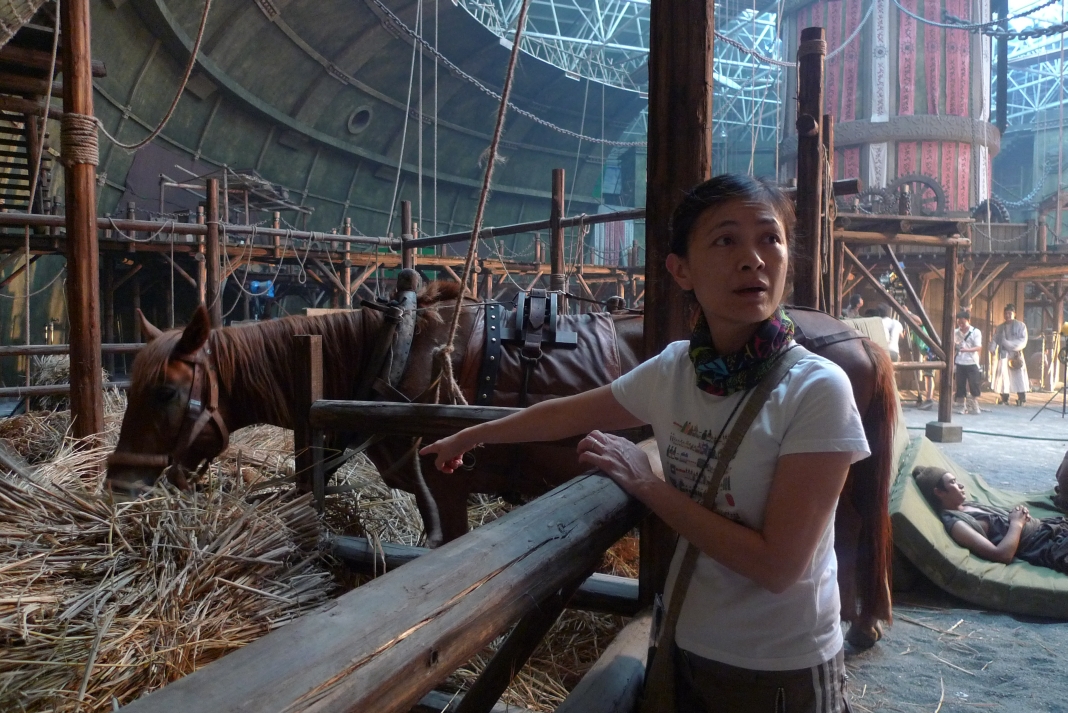 Peggy Lee Kam Man and a horse eating the stage props