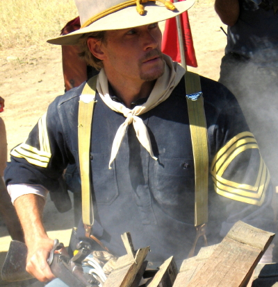 Tom Schanley on the set of Lone Rider, with Lou Diamond Phillips