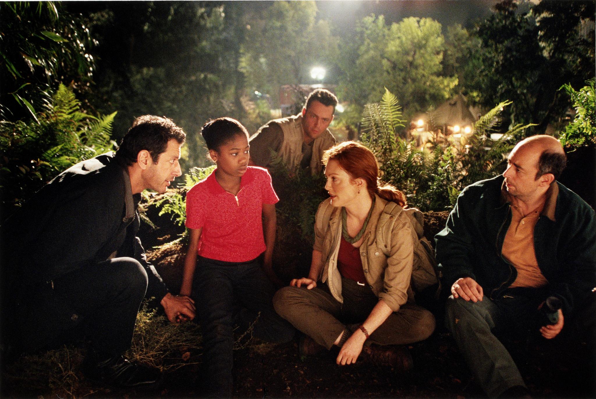 Still of Jeff Goldblum, Julianne Moore, Vince Vaughn, Vanessa Lee Chester and Richard Schiff in The Lost World: Jurassic Park (1997)