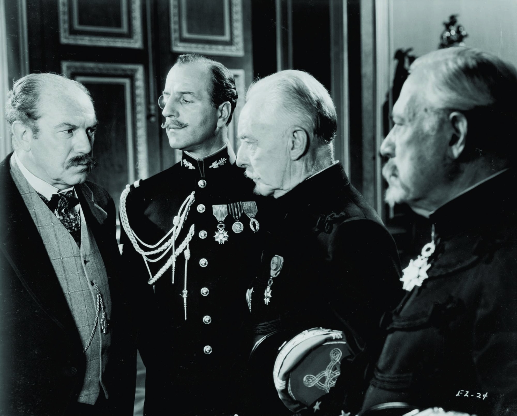 Still of Louis Calhern and Joseph Schildkraut in The Life of Emile Zola (1937)