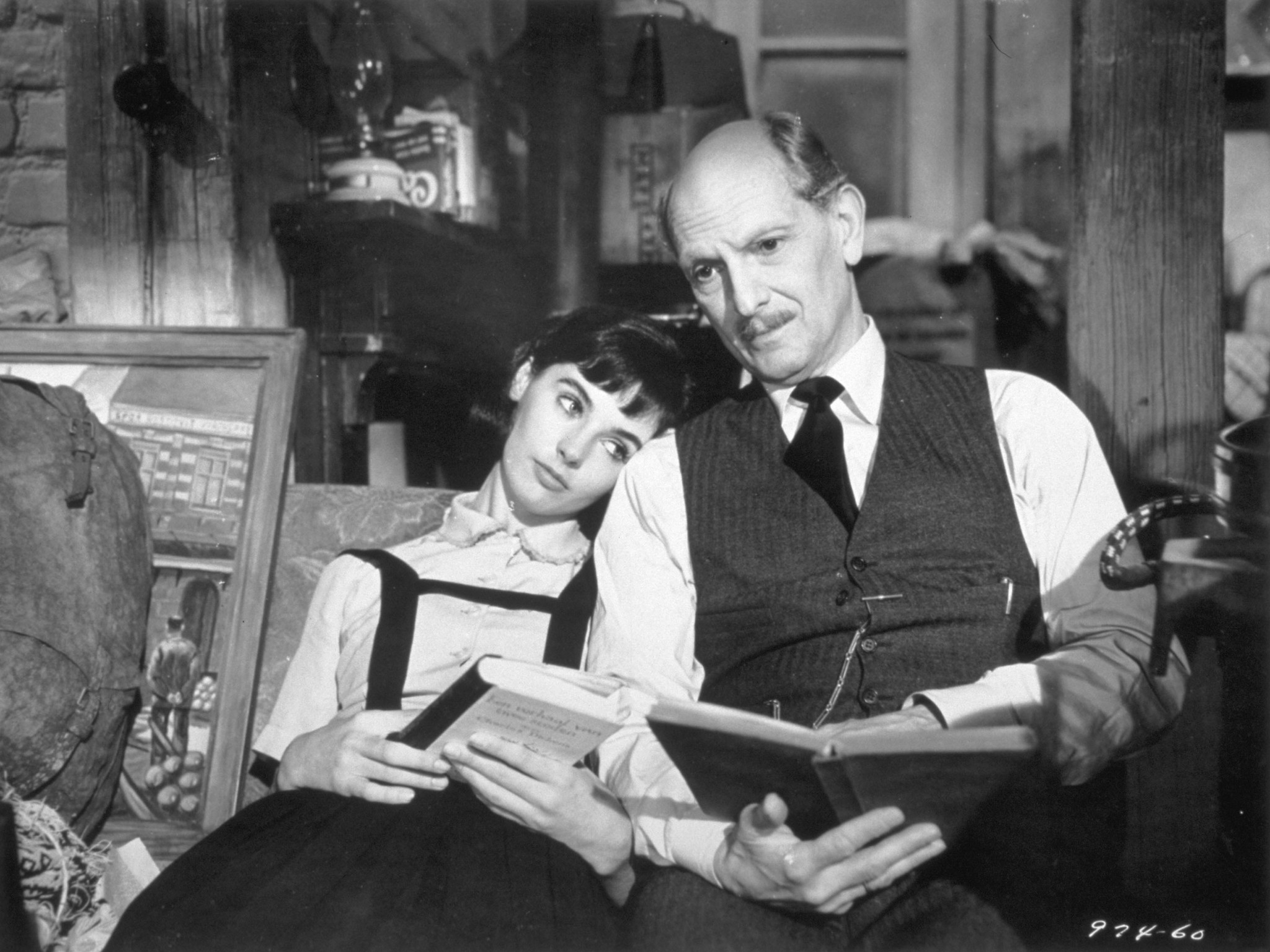 Still of Millie Perkins and Joseph Schildkraut in The Diary of Anne Frank (1959)