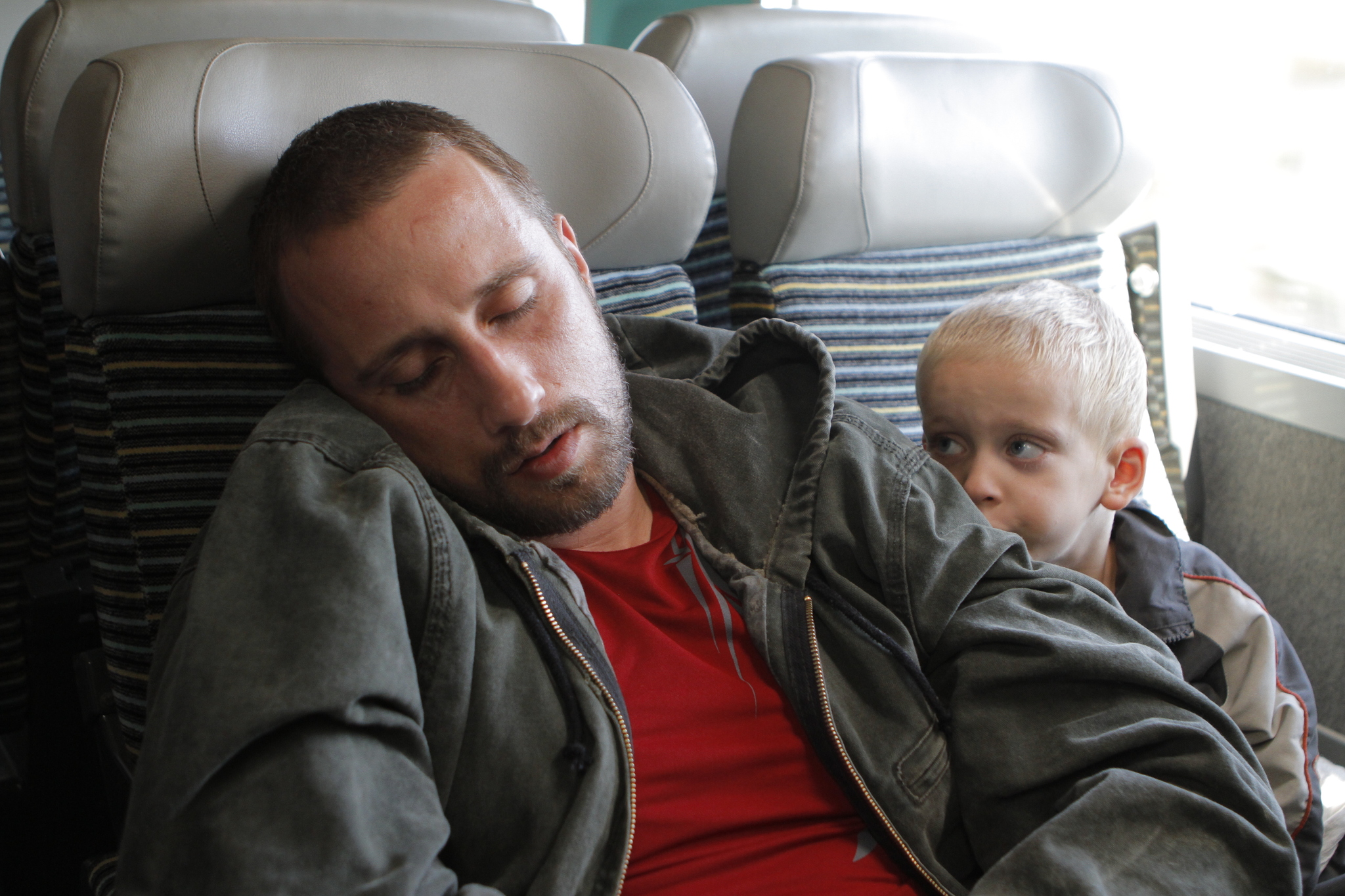 Still of Matthias Schoenaerts and Armand Verdure in De rouille et d'os (2012)