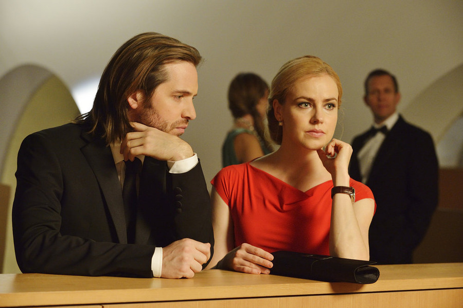 Still of Amanda Schull and Aaron Stanford in 12 Monkeys (2015)