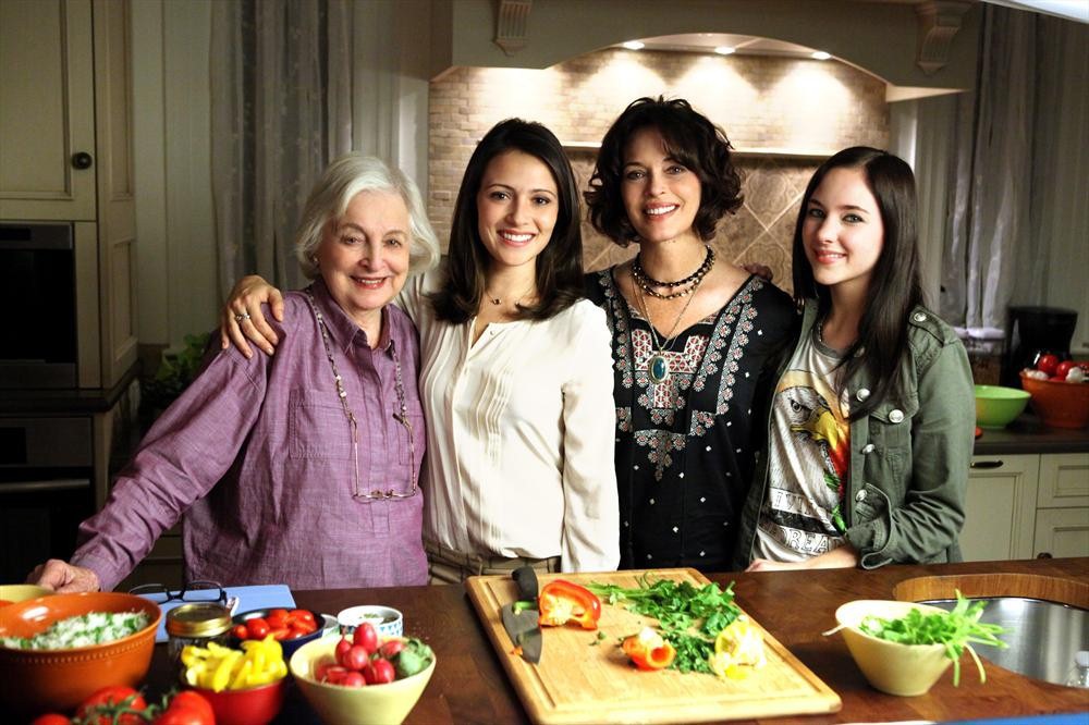 Still of Mary Page, Rebecca Schull, Haley Ramm and Italia Ricci in Chasing Life (2014)