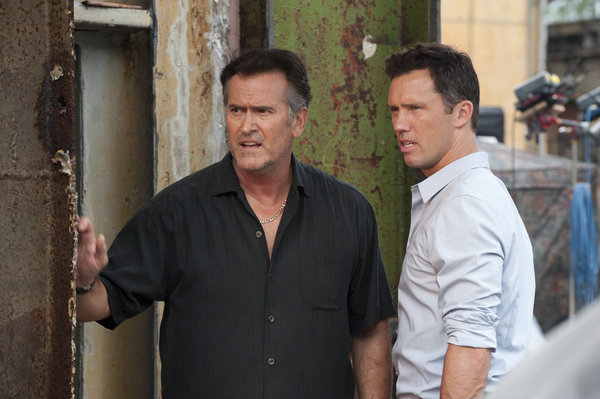 Still of Bruce Campbell and Jeffrey Donovan in Vilko bilietas (2007)