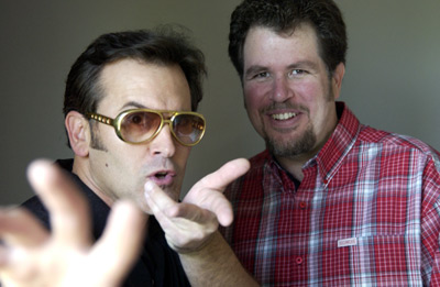 Bruce Campbell and Don Coscarelli at event of Bubba Ho-Tep (2002)