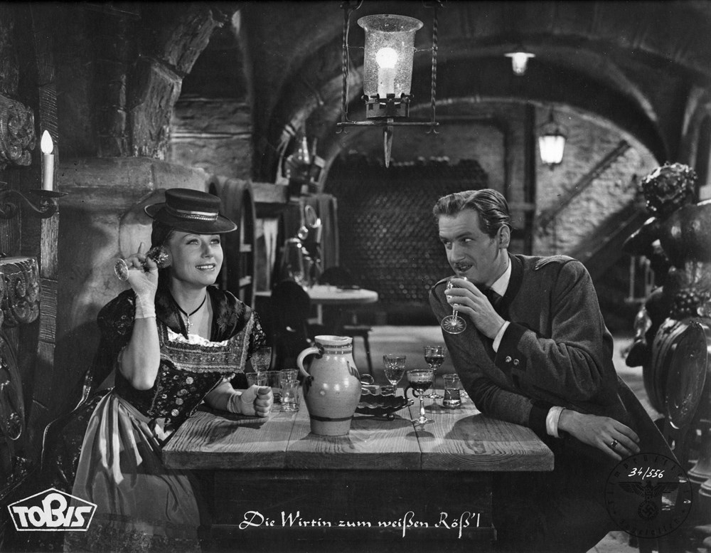 Still of Leny Marenbach and Karl Schönböck in Die Wirtin zum Weißen Röß'l (1943)