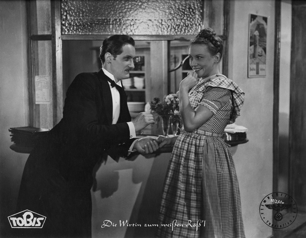 Still of Leny Marenbach and Karl Schönböck in Die Wirtin zum Weißen Röß'l (1943)