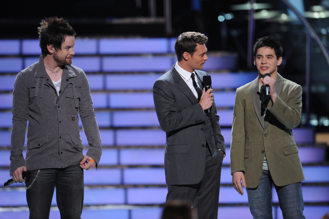 Still of Ryan Seacrest, David Cook and David Archuleta in American Idol: The Search for a Superstar (2002)