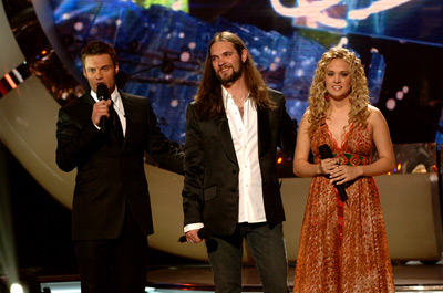 Ryan Seacrest, Carrie Underwood and Bo Bice at event of American Idol: The Search for a Superstar (2002)