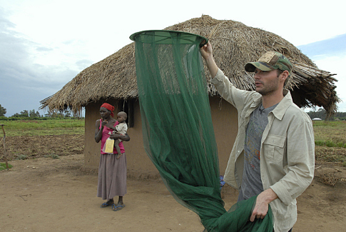 Still of Ryan Seacrest in American Idol: The Search for a Superstar: Idol Gives Back: Part One (2007)