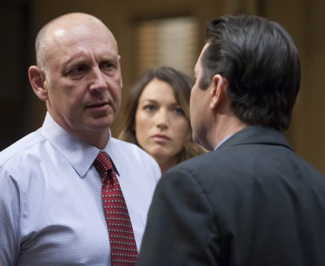 Still of Nick Searcy and Natalie Zea in Justified (2010)